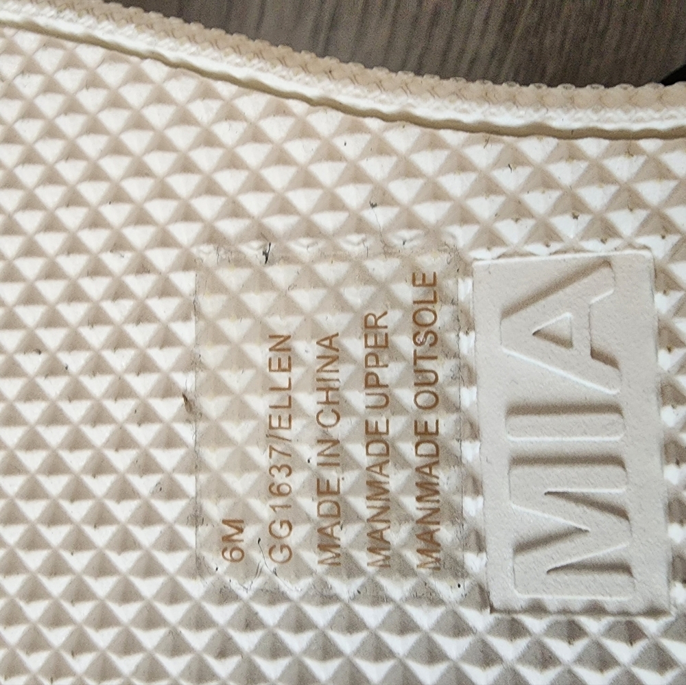Mia sandals, 6,never worn - Picture 8 of 8